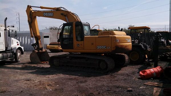 Renta de Excavadora John Deere 200C en Chihuahua